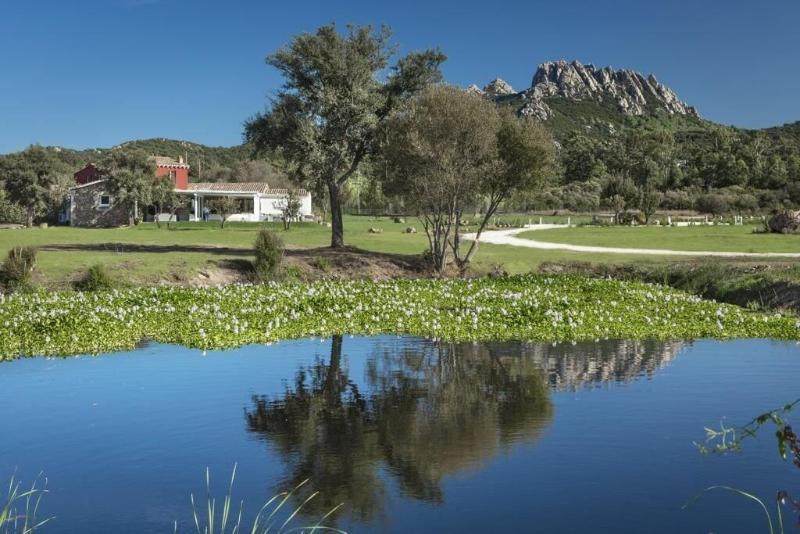 Li Neuli Country Club Ξενοδοχείο San Pantaleo Εξωτερικό φωτογραφία